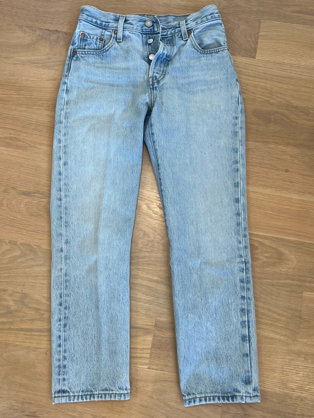 Levis 501 Cropped Vintage Wash